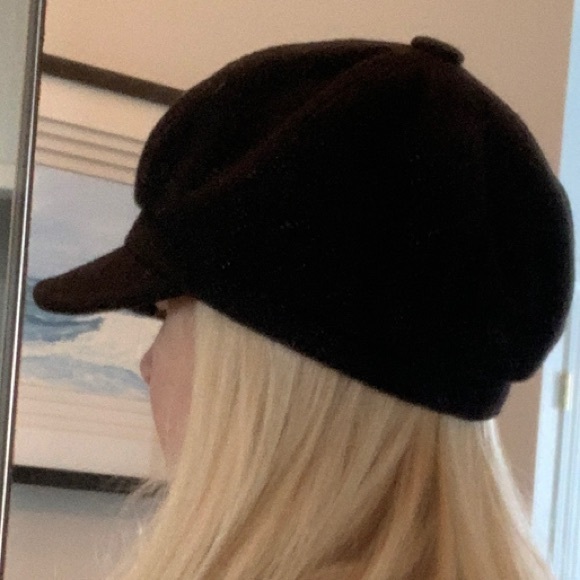 Black Newsboy Cap - Picture 2 of 11
